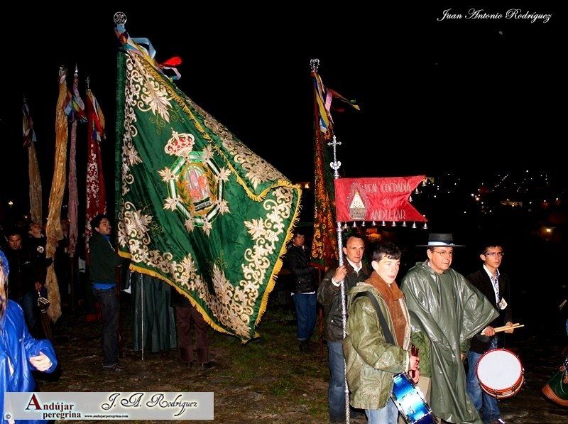 banderas de la cofradia matriz van al santuario