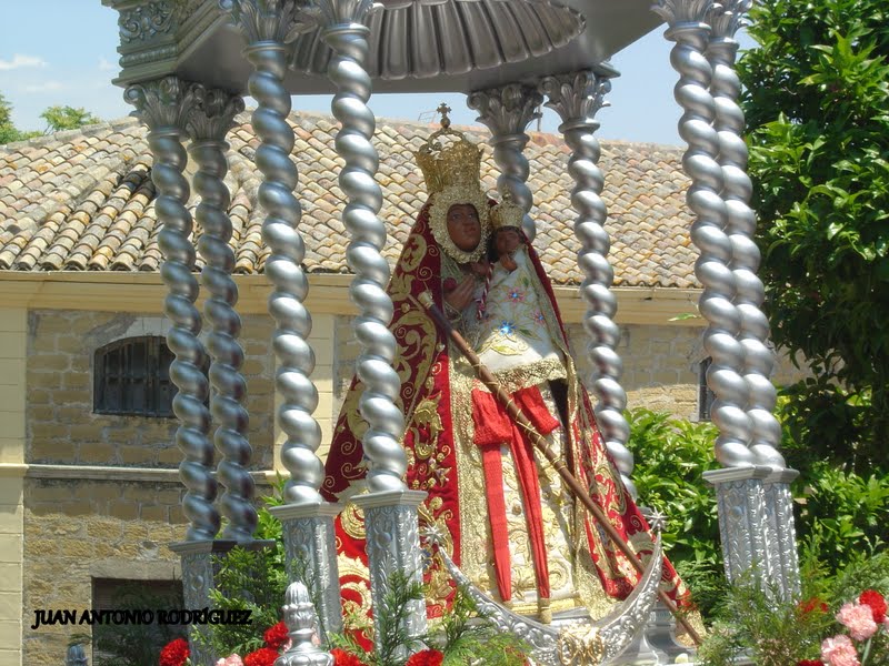 coronas y manto virgen cabeza Arjona en procesion