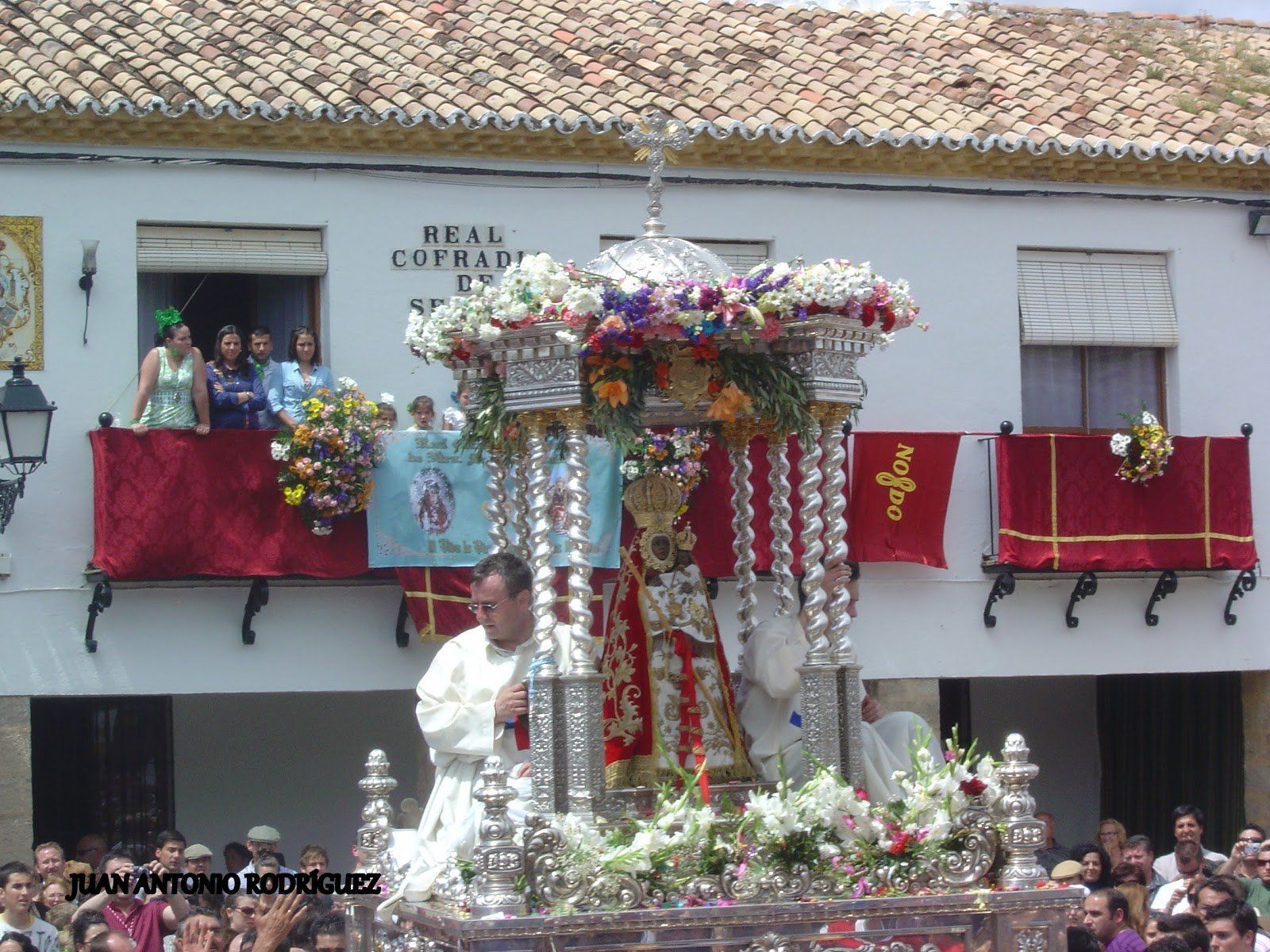 Virgen de la Cabeza con manto rojo