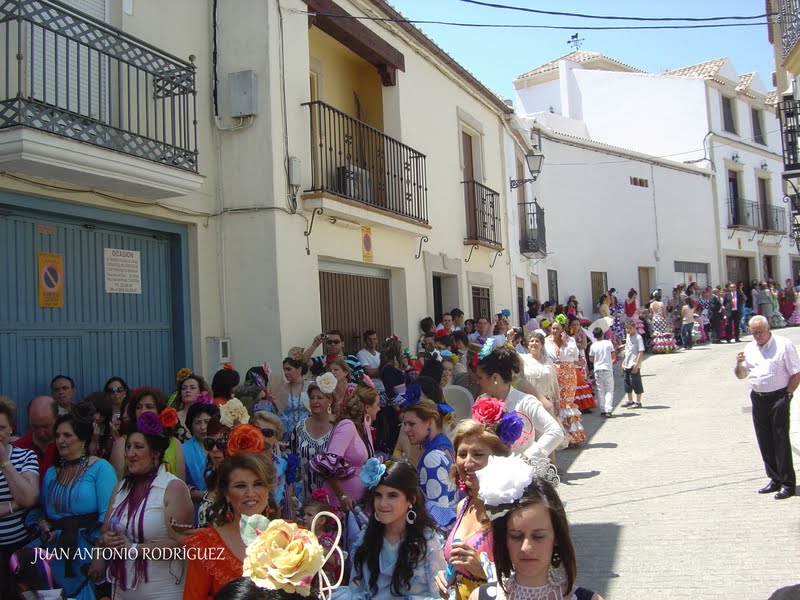 trajes de flamenca procesion de Arjona