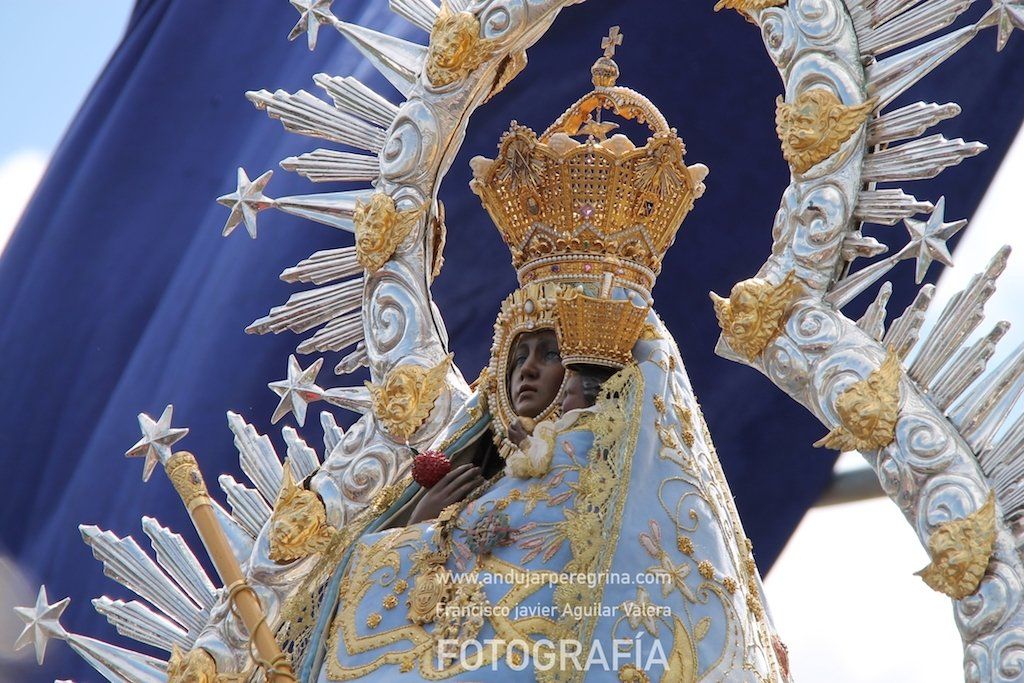 virgen de la cabeza en el altar de la misa