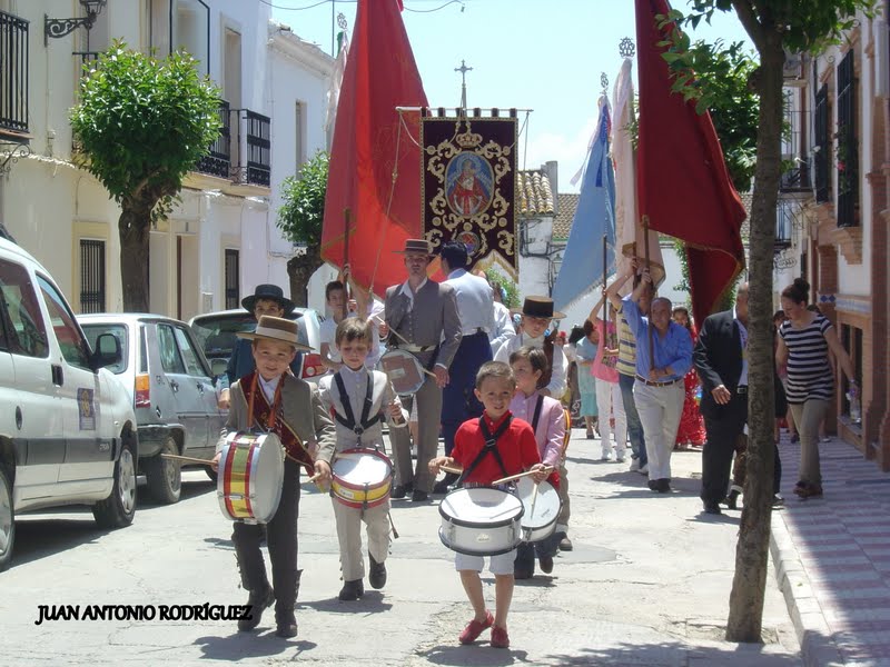 estandarte y banderas cofradia de Arjona virgen cabeza