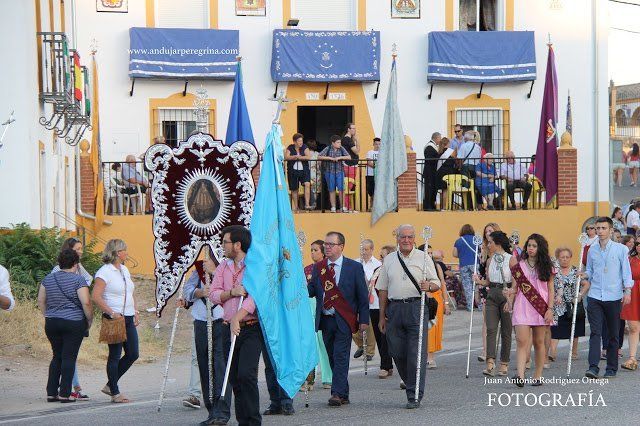 Cofradia de Mengibar en aparicion Virgen de la Cabeza