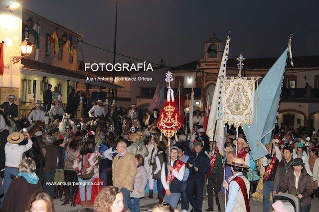 cofradias virgen de la cabeza con estandartes