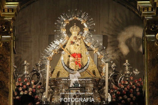 Virgen Cabeza entronizada en su camarín