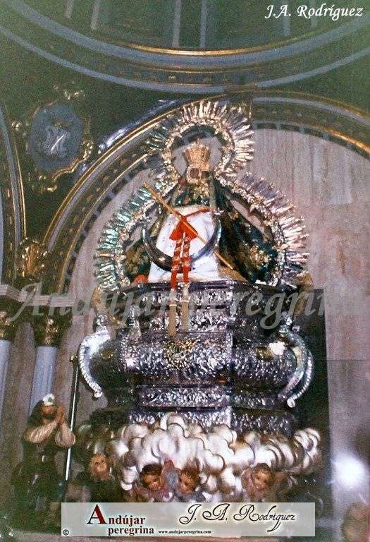 Virgen de la Cabeza entronizada en su camarin año 1996