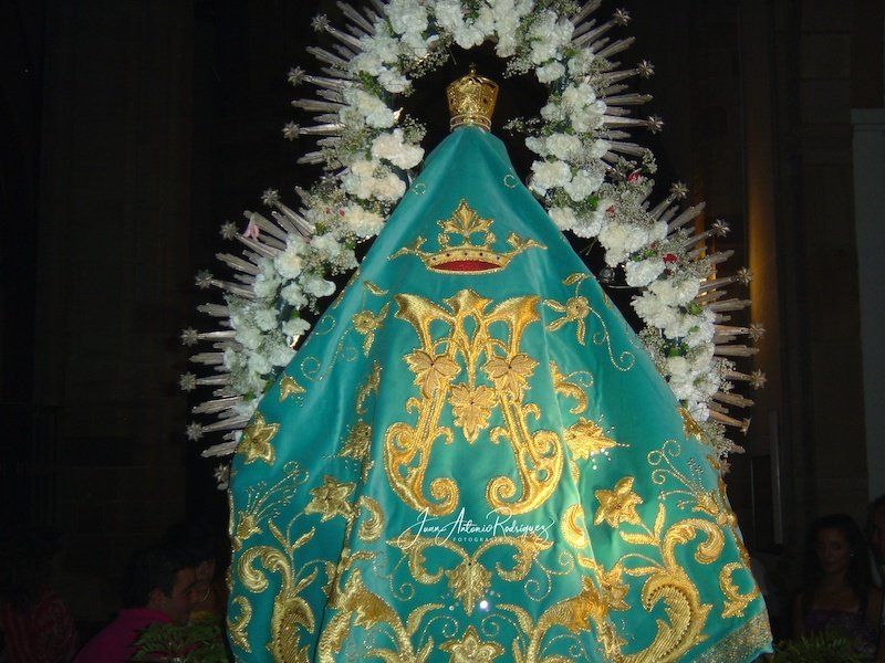 Manto de la procesión de la Morenita de Bailén manto procesion virgen cabeza bailen
