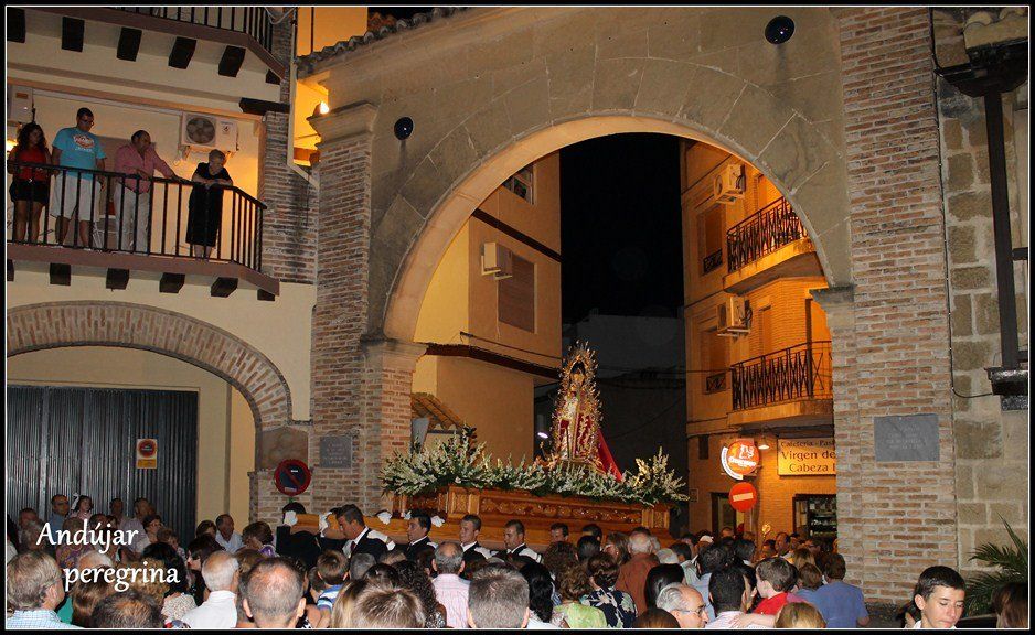 foto de la procesion virgen de la cabeza mengibar