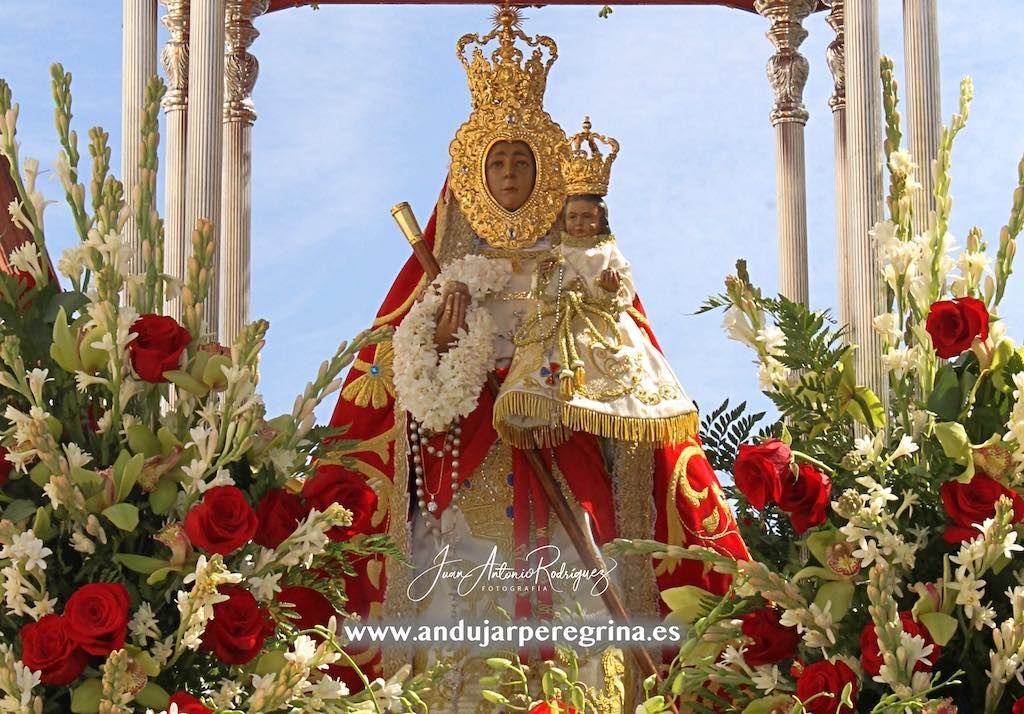Imagen de la Virgen de la Cabeza de Martos en procesión