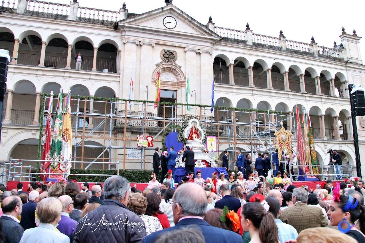 Comienzo Ofrenda de Flores Jueves de Romeria Andujar