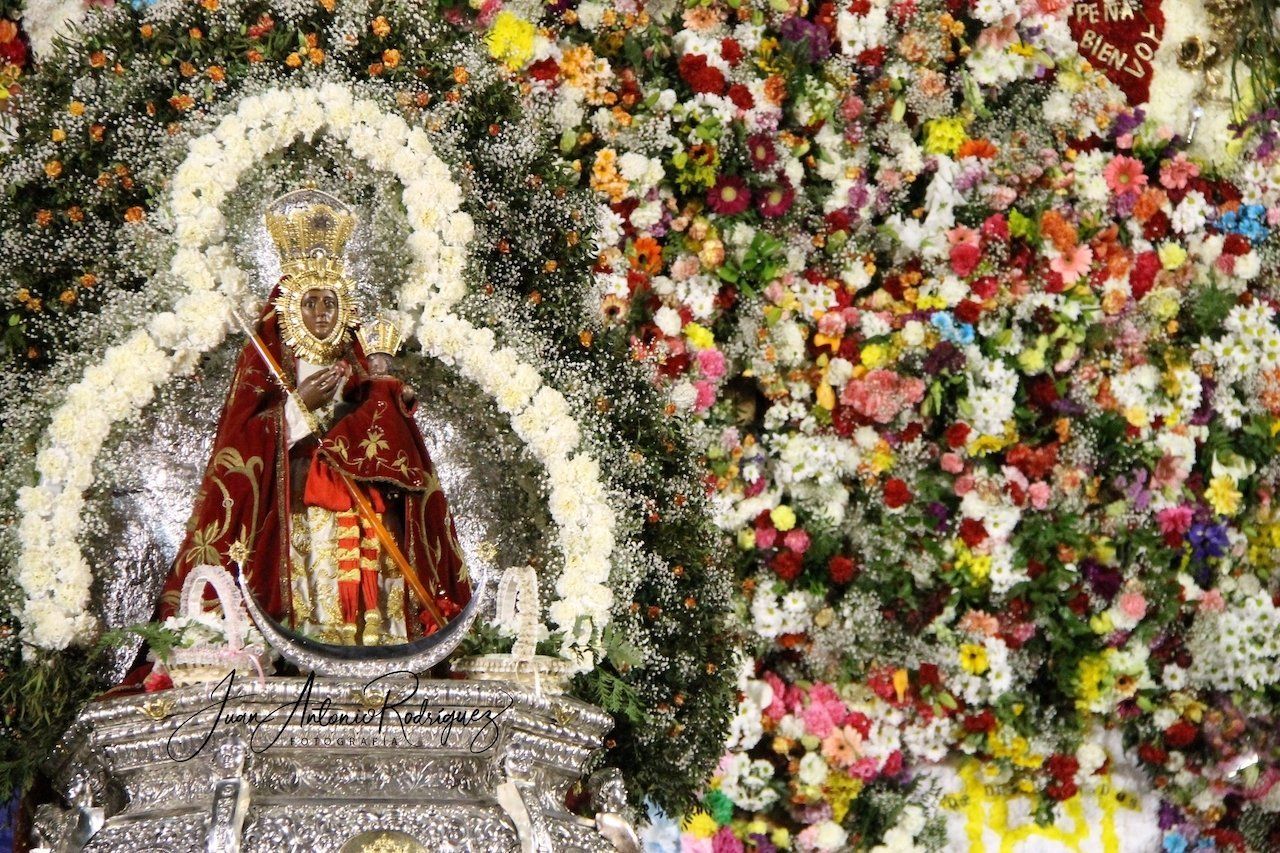 Imagen vicaria de la Patrona de Andújar Romería Imagen vicaria Virgen Cabeza Ofrenda Flores