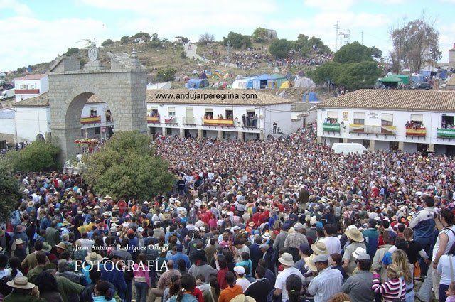 miles de personas en la romeria de Andujar