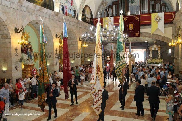 Cofradia Matriz entrando en Santuario Virgen de la Cabeza