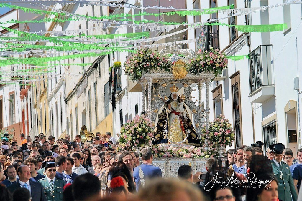 Imagen de la procesión por las calles de El Carpio procesion calles el carpio