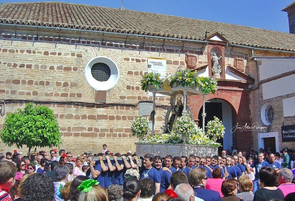 La Morenita sale en procesión procesion iglesia asuncion el carpio