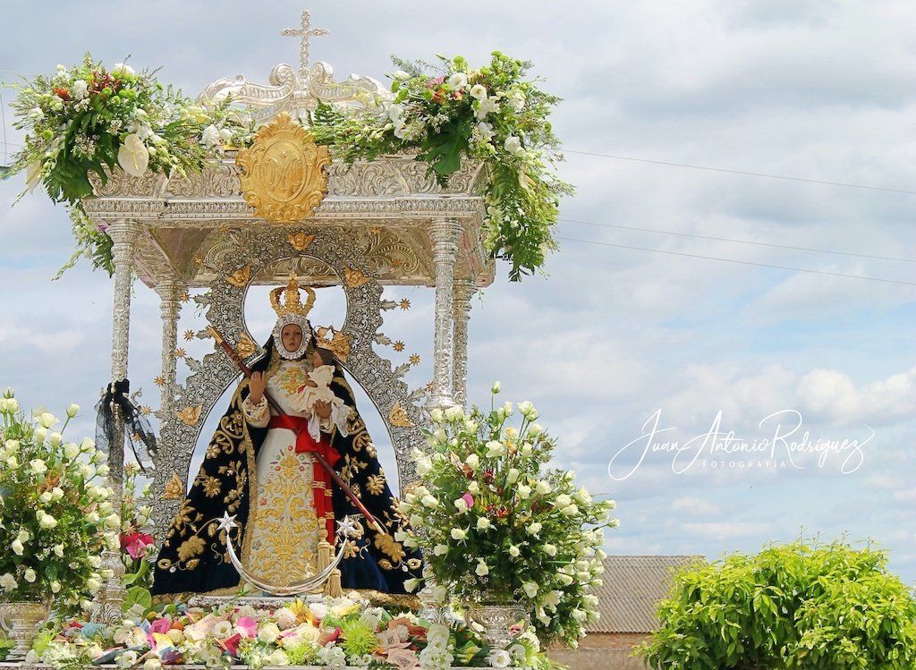Imagen de la procesión de El Carpio procesion virgen cabeza cofradia el carpio 2012