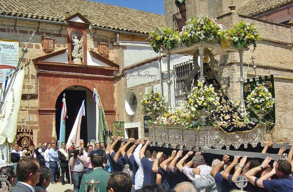 La Virgen vuele a su templo procesion virgen cabeza el carpio 2011