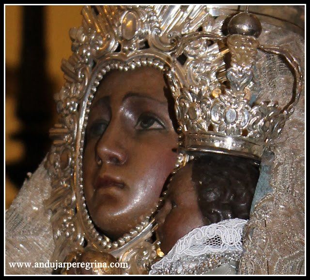 Primer plano de la Virgen de la Cabeza primer plano rostro virgen cabeza