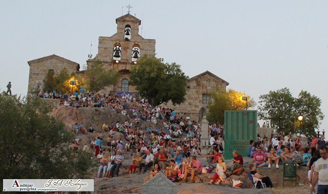 Peregrinos y devotos en el Santuario peregrinos en el santuario