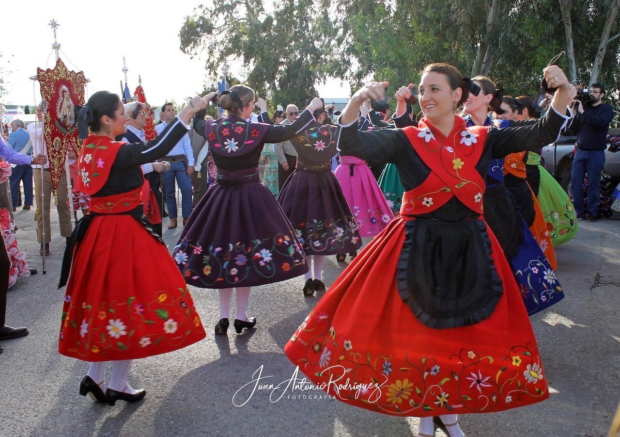 Los trajes regionales en la Romería de Andújar trajes regionales romeria
