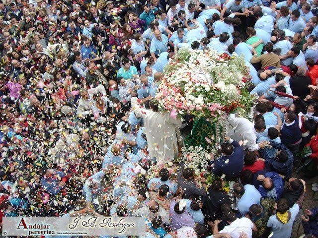 salida de la virgen en la romería