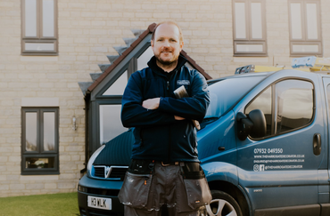 picture of lee and his van