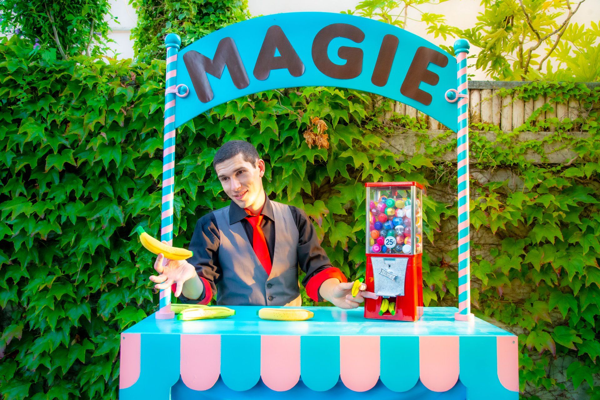 Julien donne la Banane Julien donne la Banane