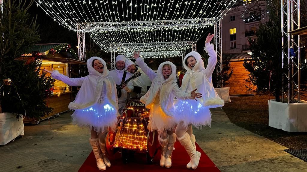 Les Chanteuses Lumineuses Les Chanteuses Lumineuses