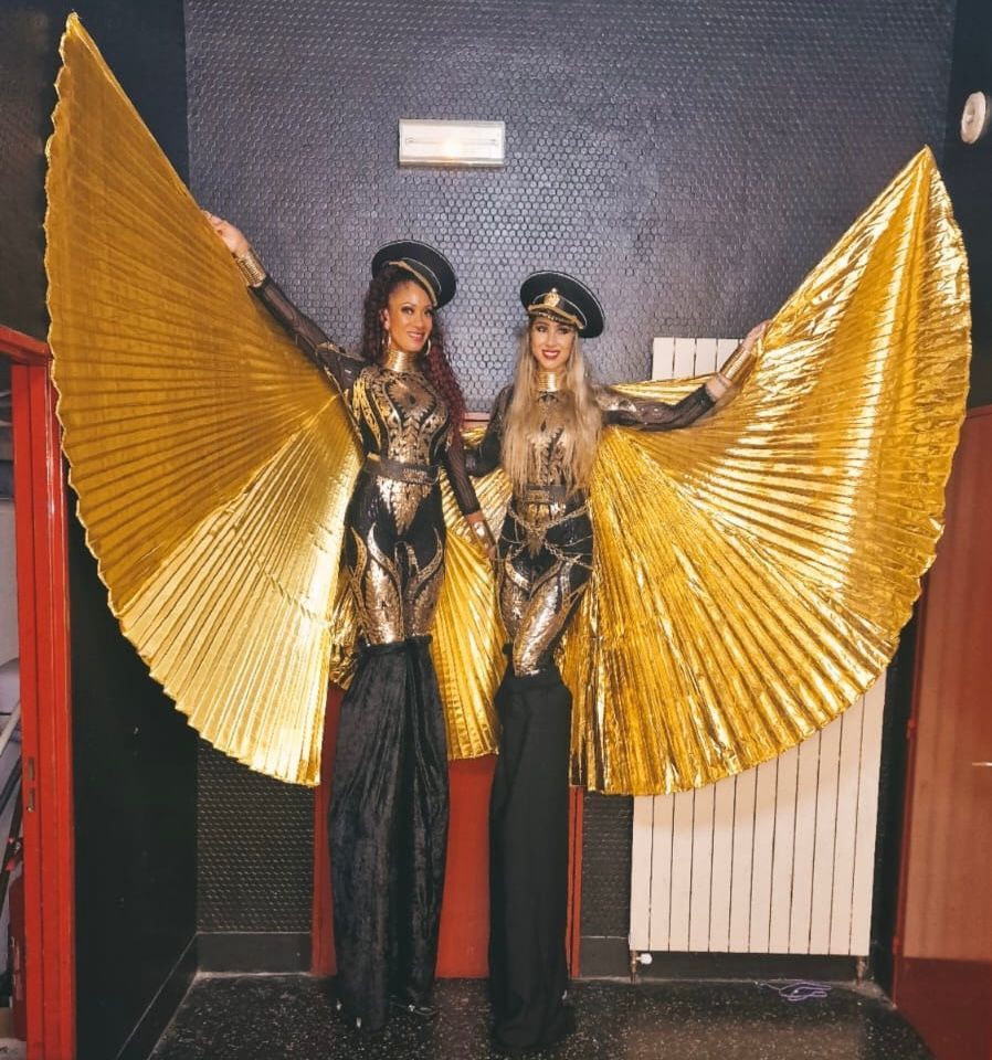 Les Gold and Black Les Gold and Black