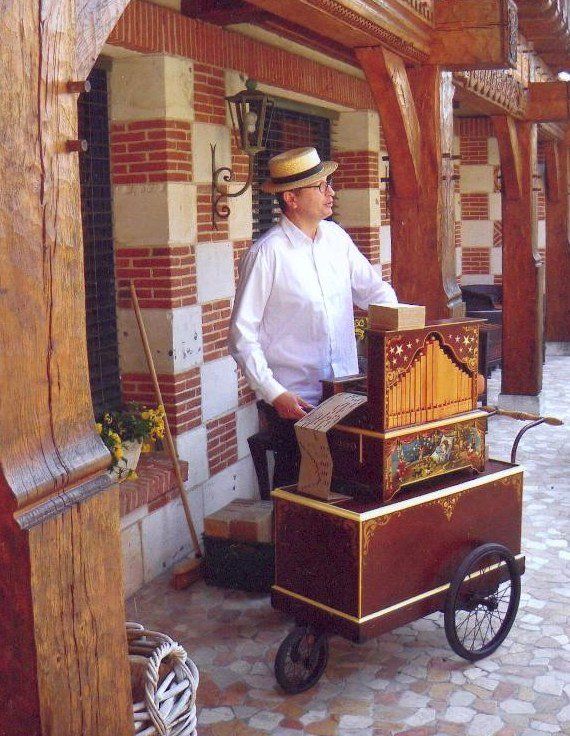 Valentin et son orgue Valentin et son orgue
