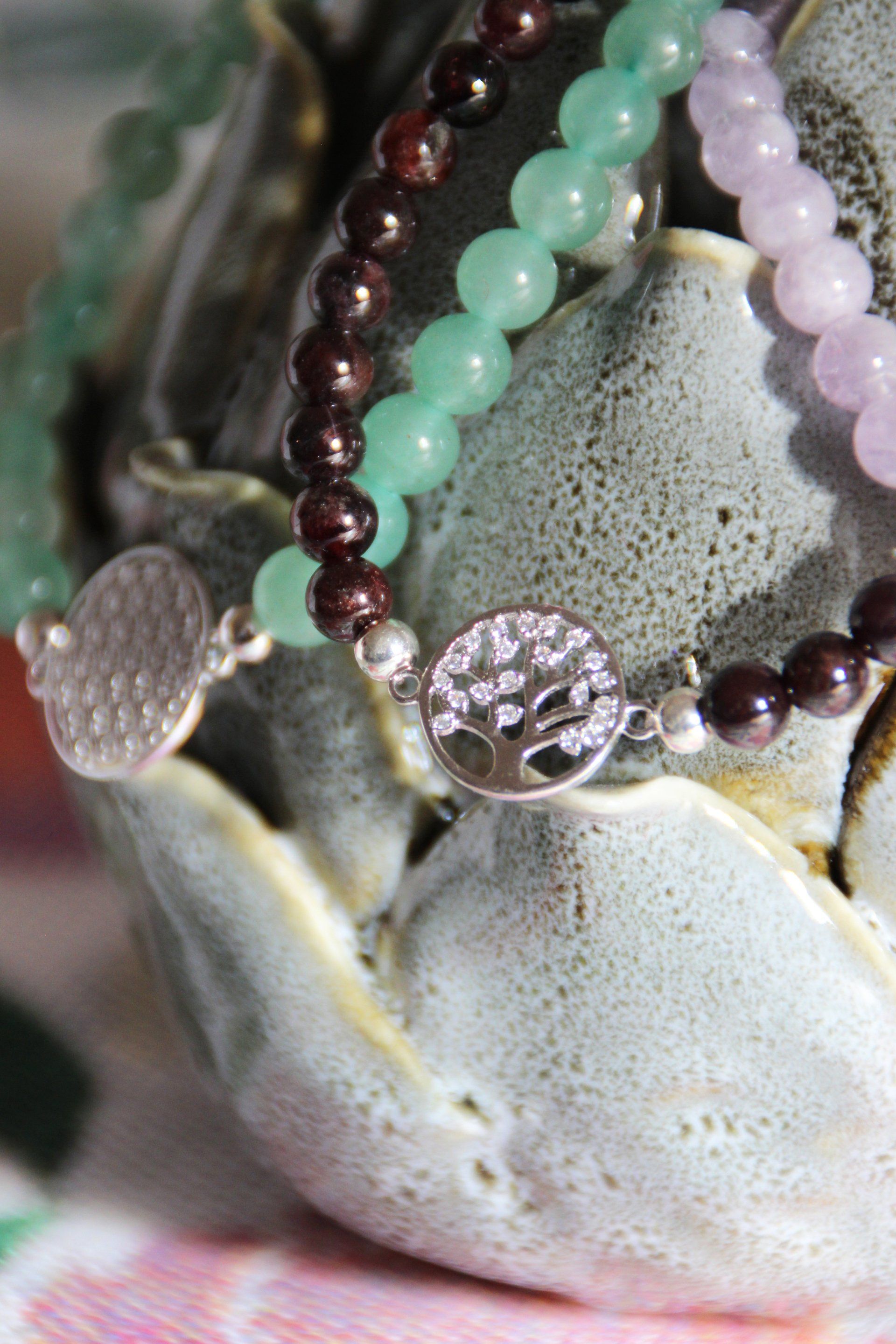 Edelsteinarmbänder mit Silberanhänger