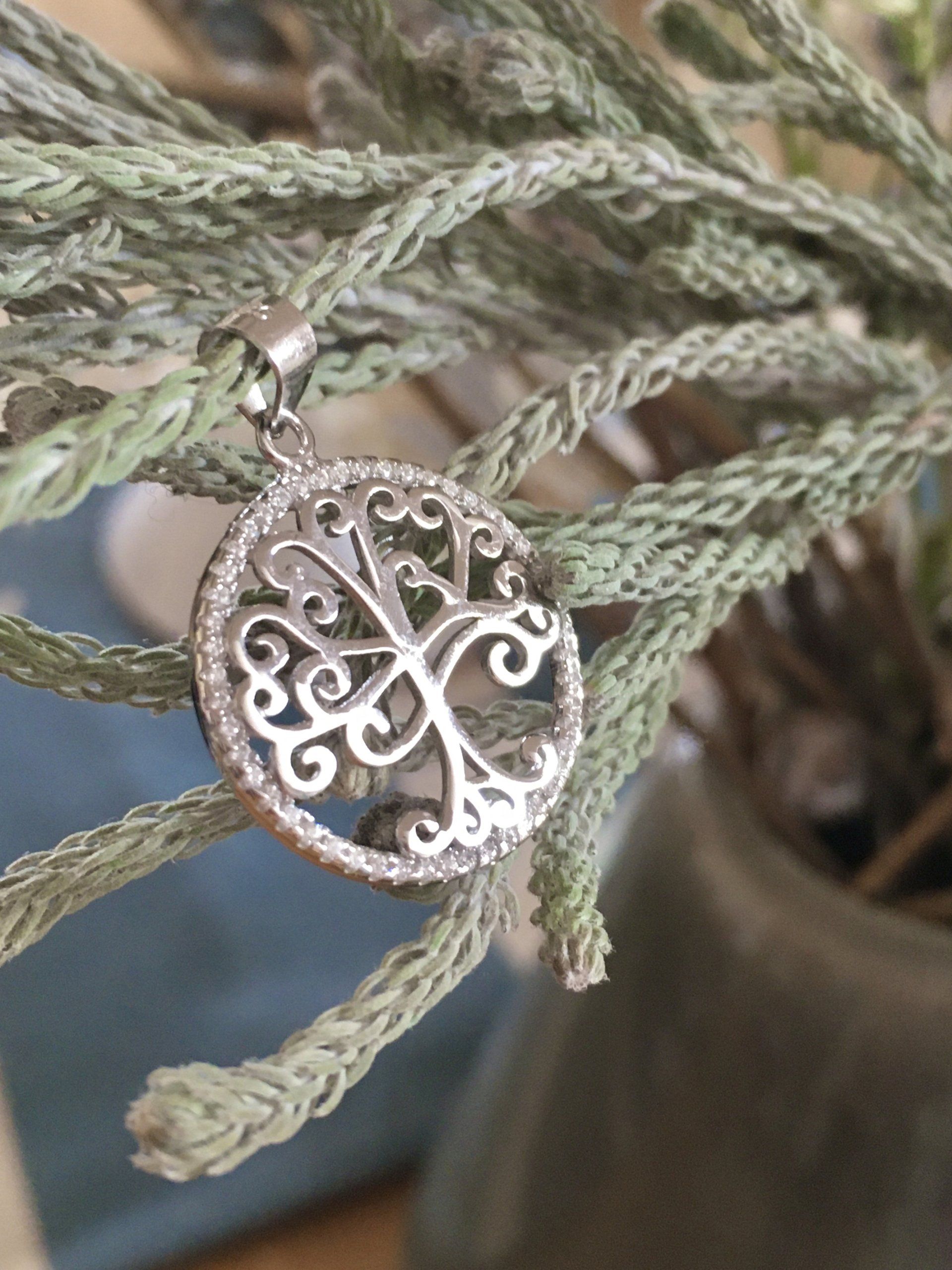 Silberanhänger mit Lebensbaum