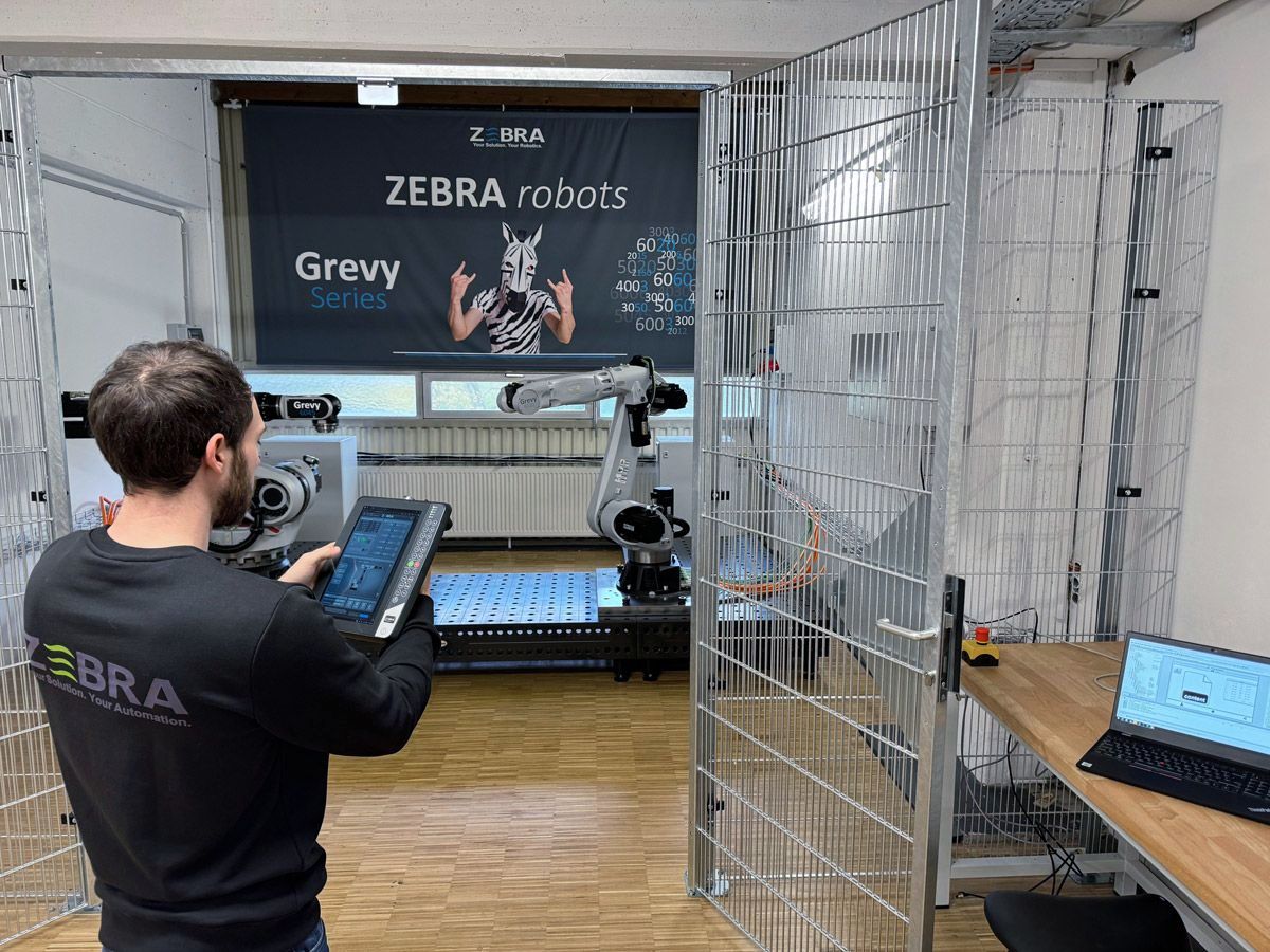 Industrial robot control at ZEBRA: with B&R Automation Studio and via panel