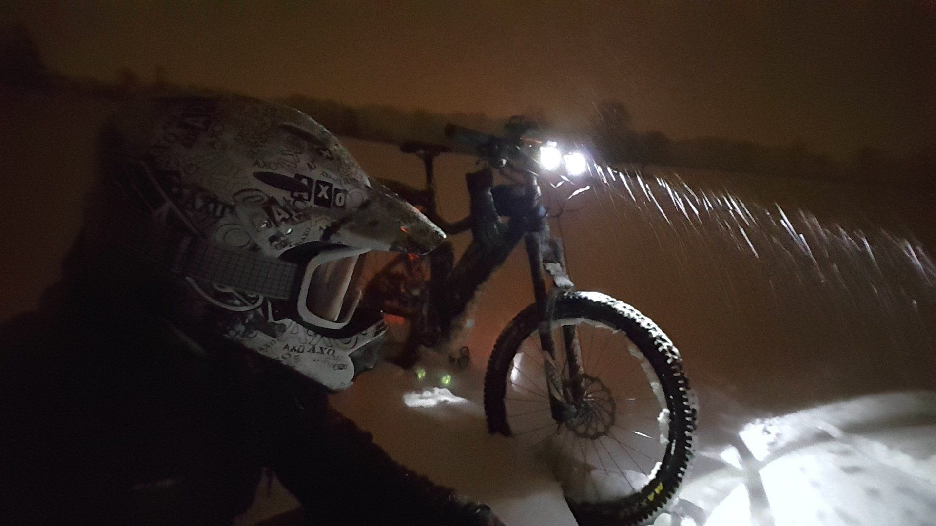Nachtfahrt E-Bike Schneefahrt Schnee Fullface by NATURetekk