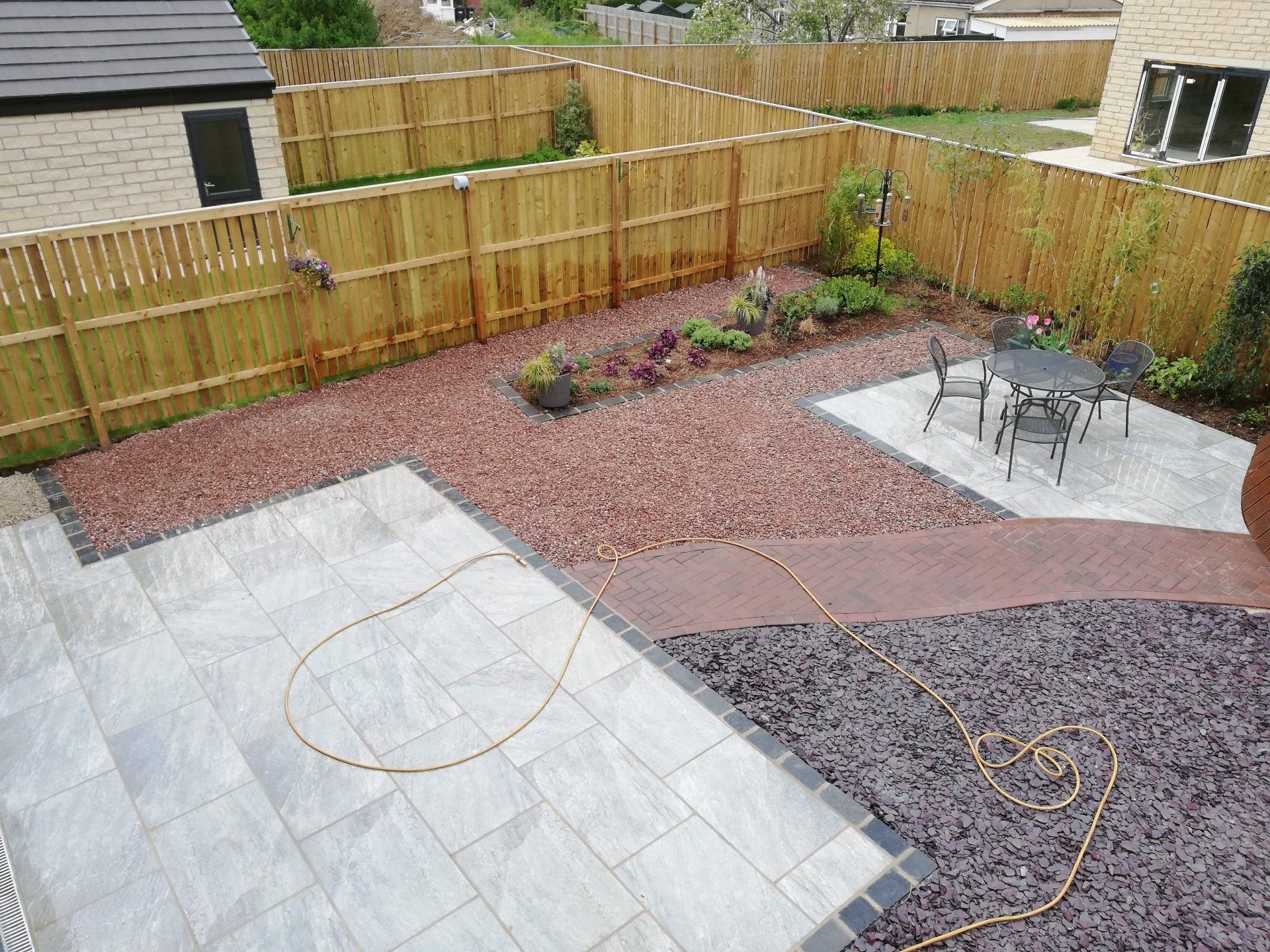 Elsa Porcelain with Newmarket Cobbles