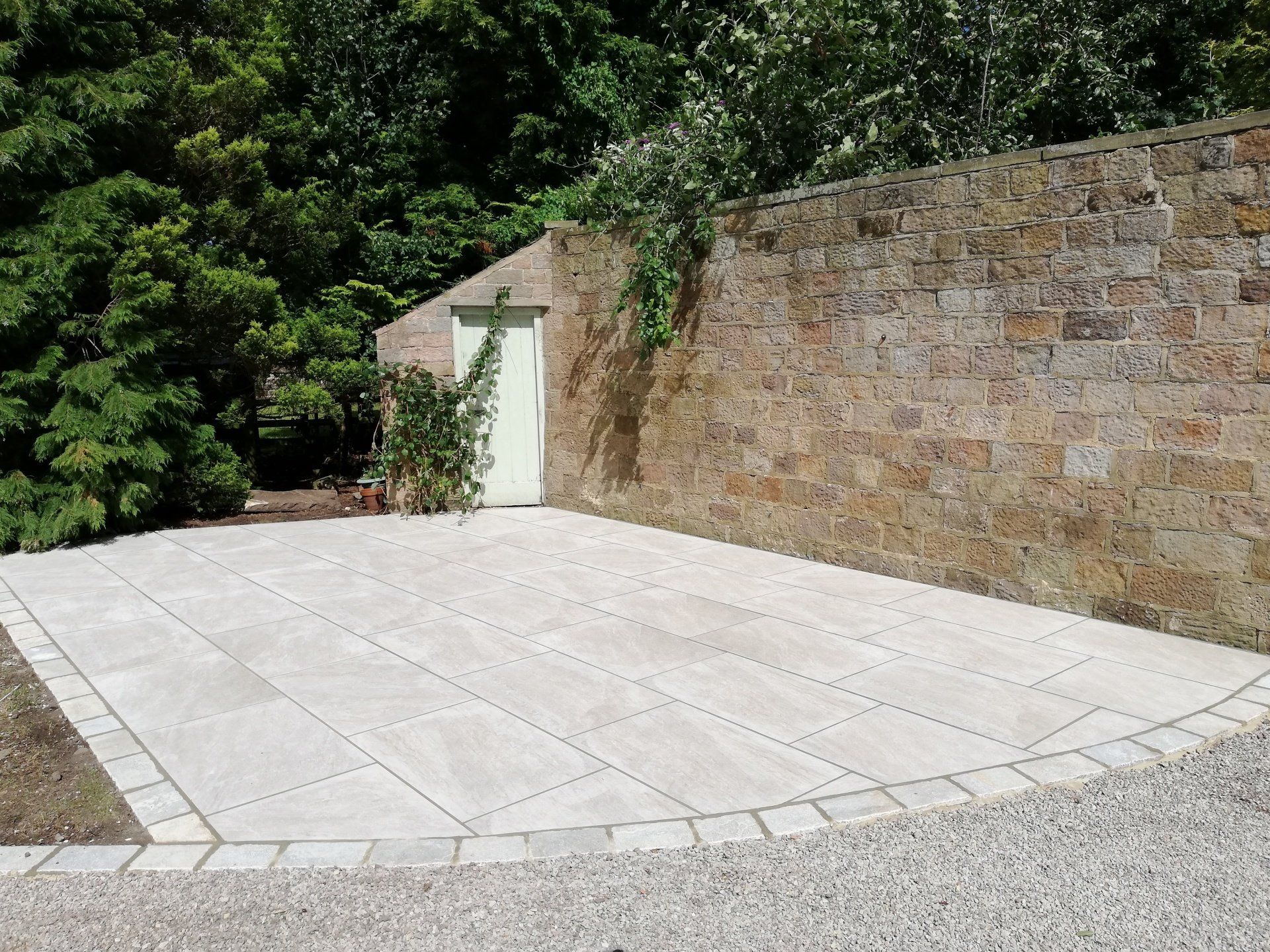 Jasmine Porcelain with Ascot Setts