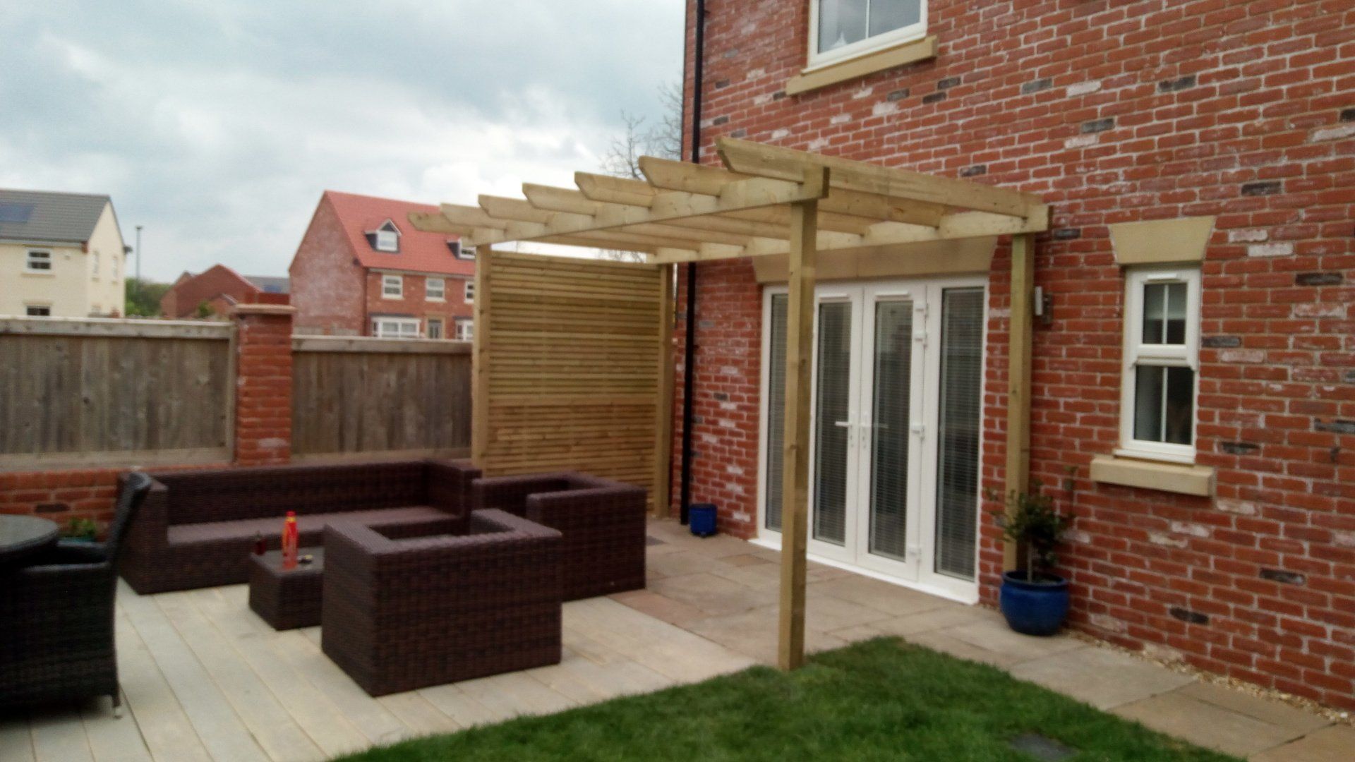 Pergola & Contemporary Fencing