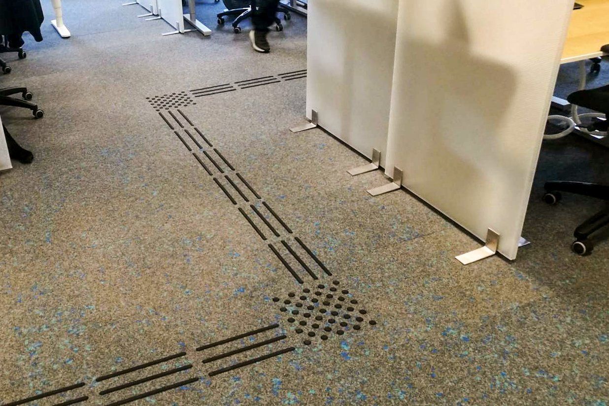 Bodenleitsystem durch ein Bürpo mit Trennwänden