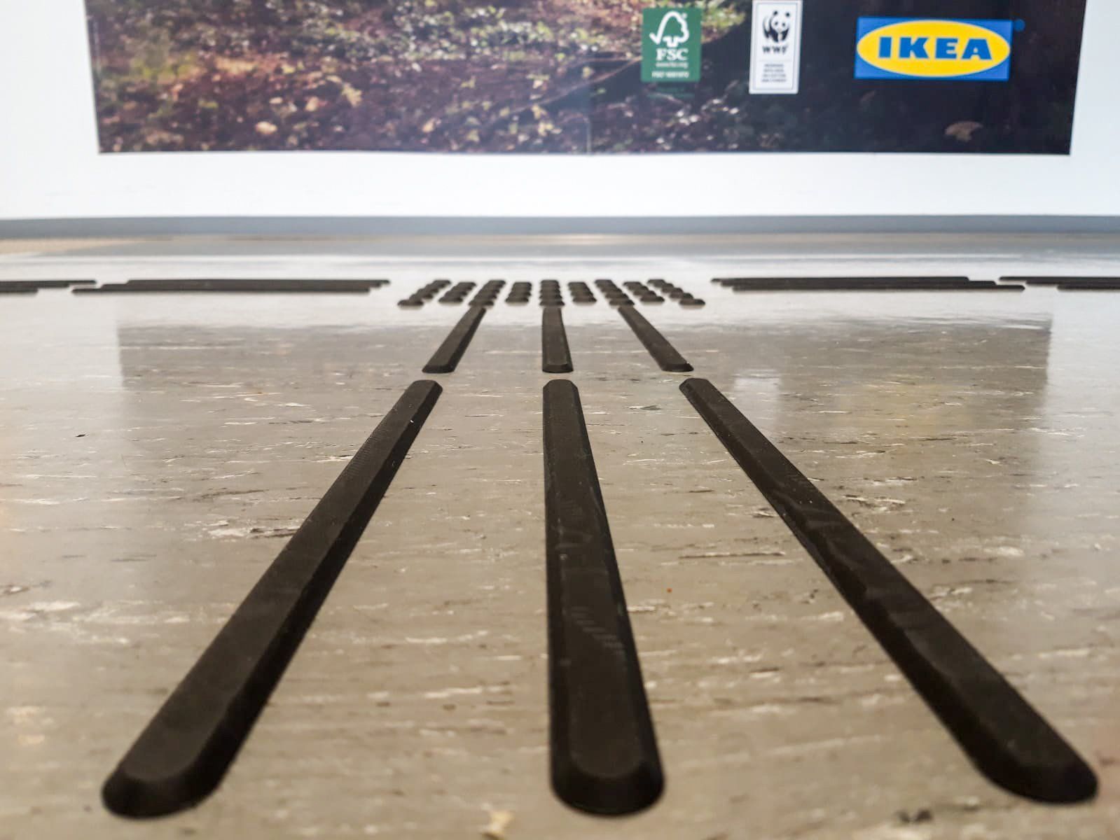 Nahaufnahme eines Bodenleitsystems.