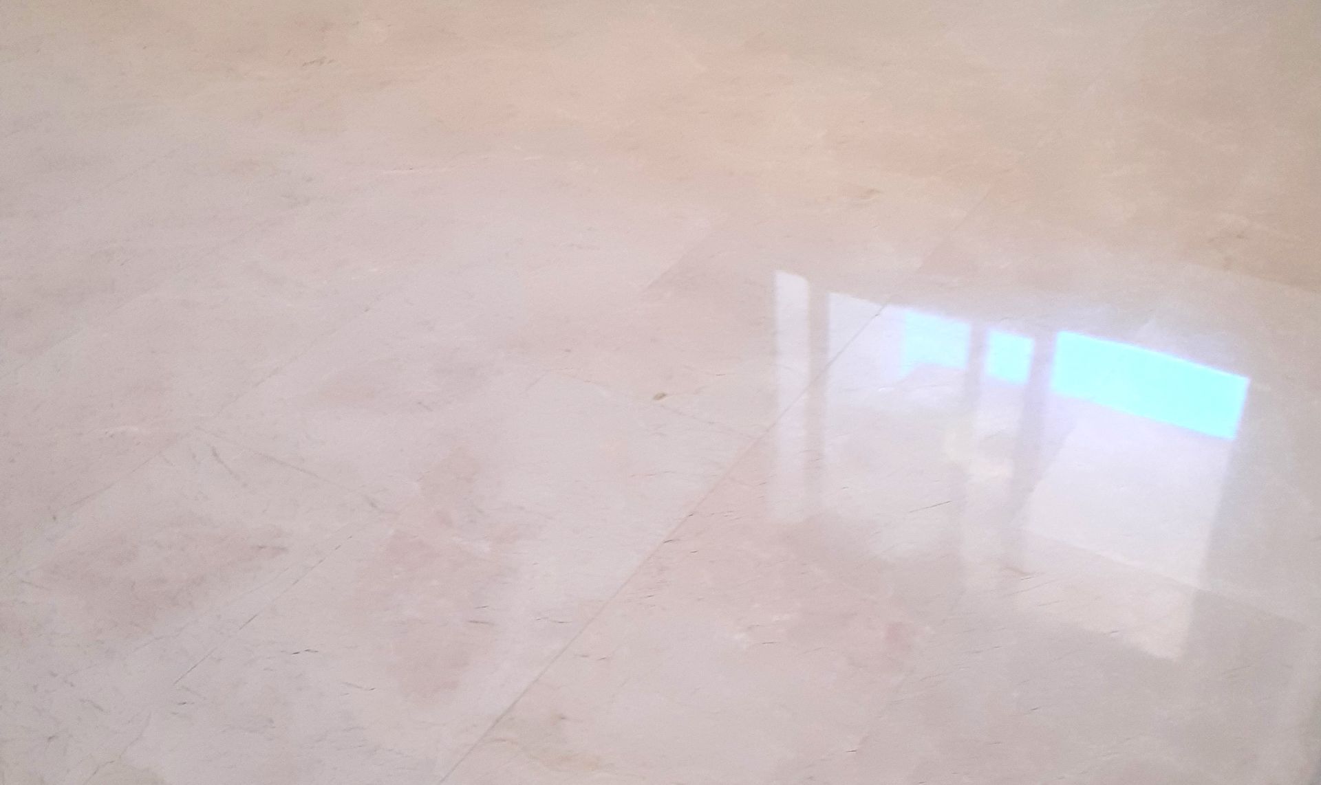 Cristalizado de suelo de mármol en una vivienda unifamiliar.