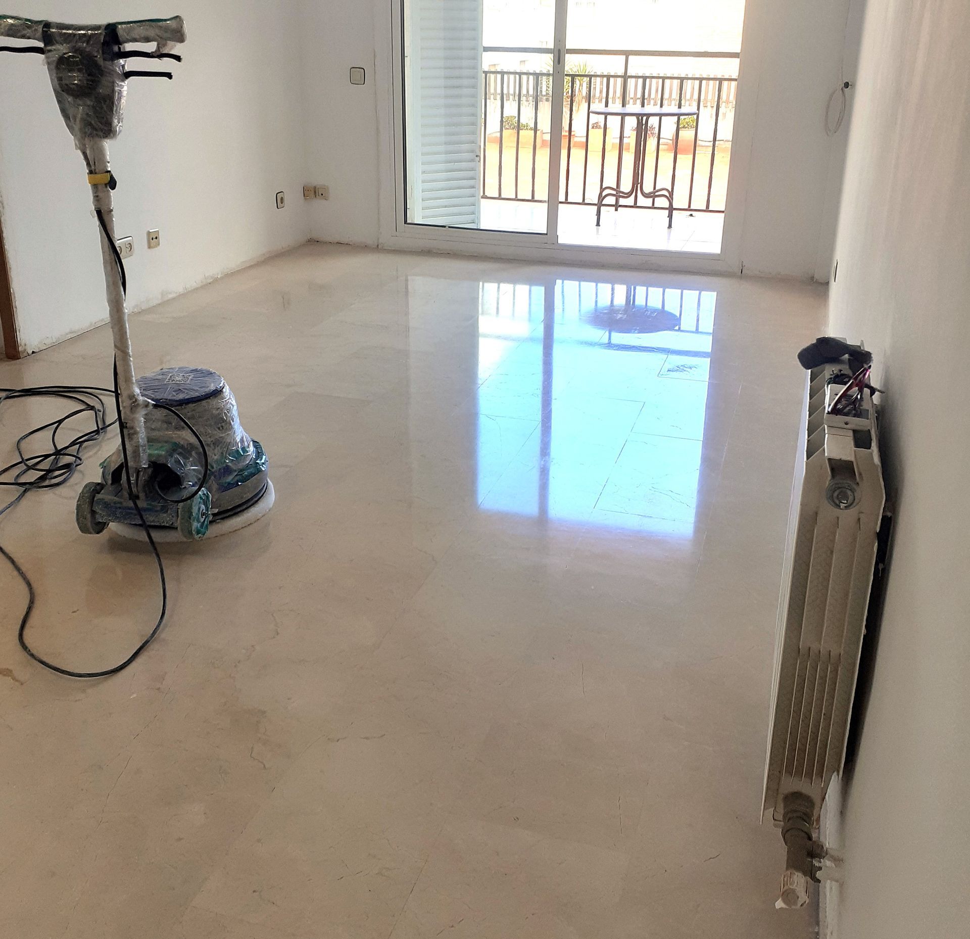 Cristalizado de suelo de mármol en una vivienda unifamiliar.
