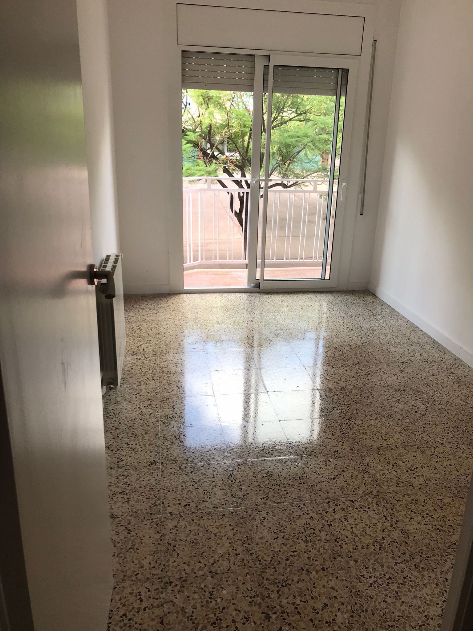 Suelo de terrazo abrillantado por www.pulidorasbcn.es