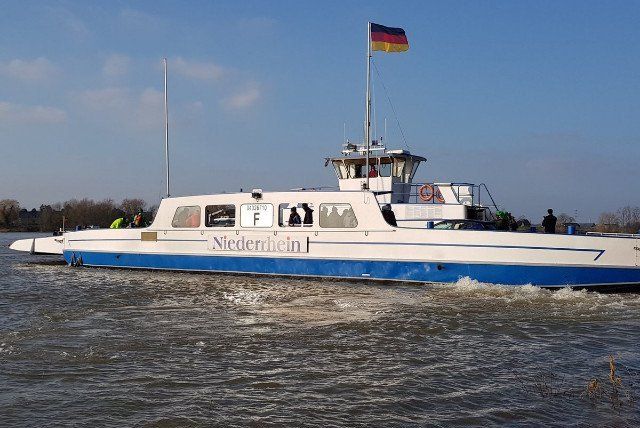 Rafting Tour am Rhein M5 von Zons bis zum Jachthafen in Neuss