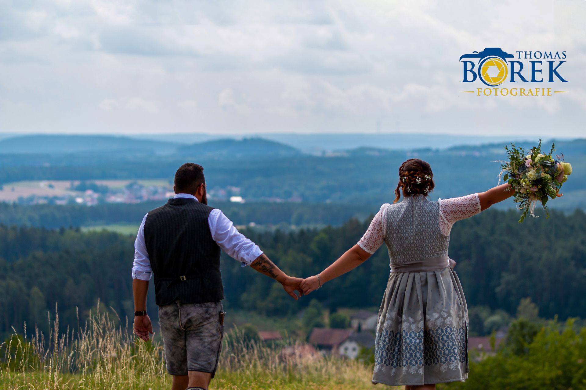 Schachbrettfalter im Morgentau. Schabrettfalter, Schmetterling