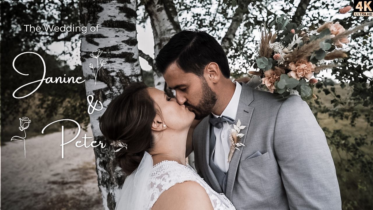 Romantisches Hochzeitsvideo - Hochzeitspaar unter einen Baum bei der Videografie in der Westruper Heide in Haltern am See