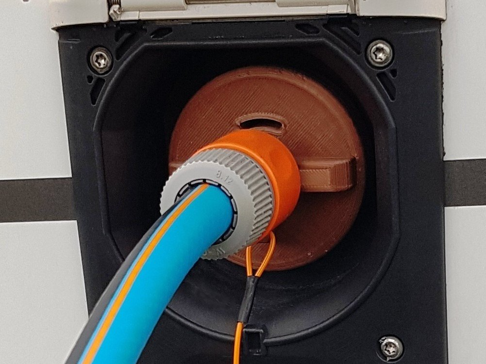 Beim Befüllen des Wassertanks Wassertankadapter