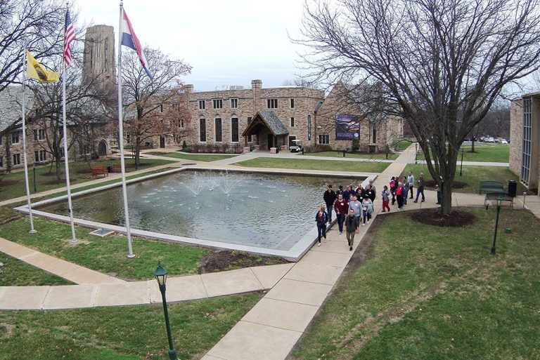 Seminary Student Scholarships Southern Illinois District $8,000 Many young men and second-career men who wish to answer the call to become pastors find it difficult to meet the rising cost of providing for their families everyday living expenses, housing, and books as they pursue the training needed to become a pastor. LWML SID scholarships, in answer to Great Commission to make disciples of all nations, would be helpful for seminary students. The recipients of these scholarships must be members of congregations located in Southern Illinois District.