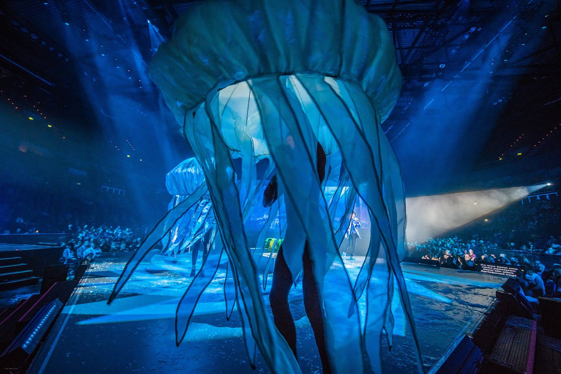 Szene aus Tabaluga  - es lebe die Freundschaft! mit blauen  Kraken.