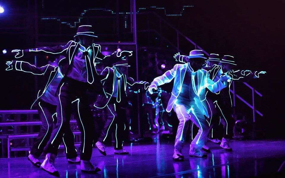 Die Tänzer von BEAT IT auf der Bühne