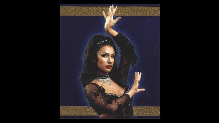 Tänzerin aus Night of the Sultans auf der Bühne